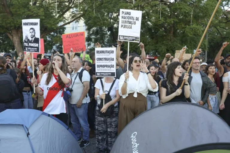 frente al parlamento luso