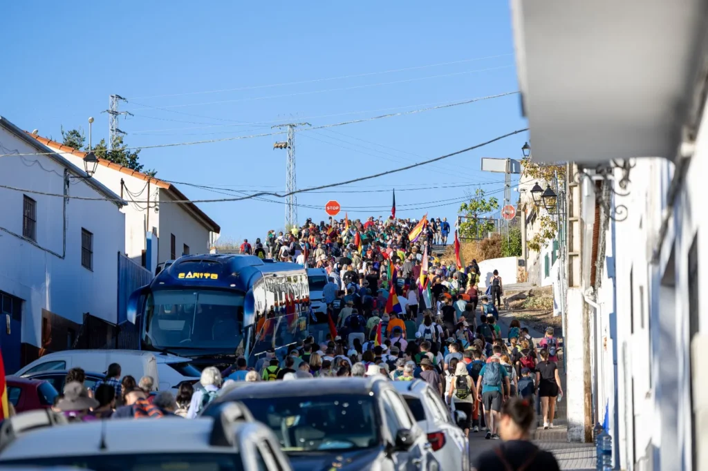 "III Marcha- Columna de los 8000". Cerca de la libertad y de la muerte 4 fuente del arco coincidiendo con el 90 aniversario de este acontecimiento