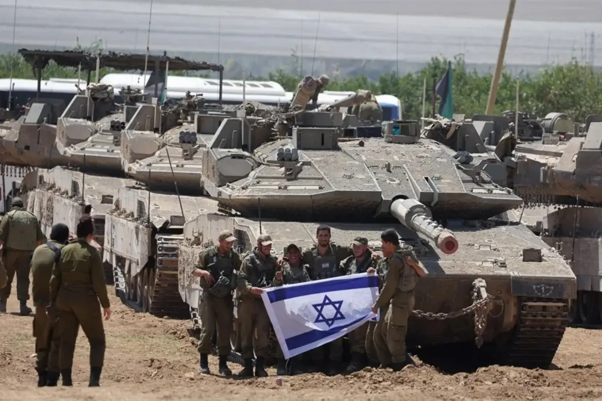 gaza soldados bandera israel.jpg