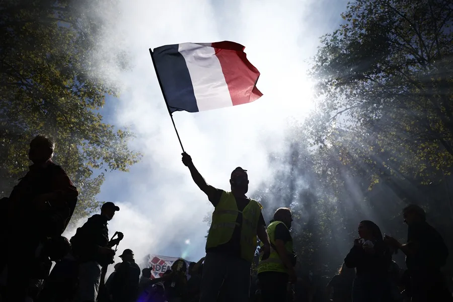 Nueva jornada de protestas en Francia con choques, detenidos y cifras en disputa