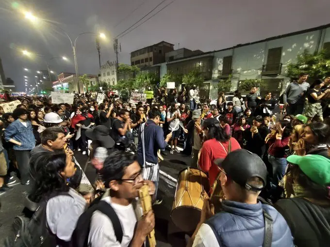 Juventud peruana marcha en Lima contra Fujimori 3 image 11 7.jpg