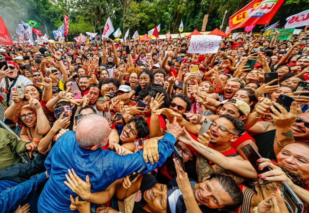 En imágenes: un millón de brasileños llenó la Avenida Paulista por Lula y la democracia 2 lula pueblo 11 oct26 1 pt ok