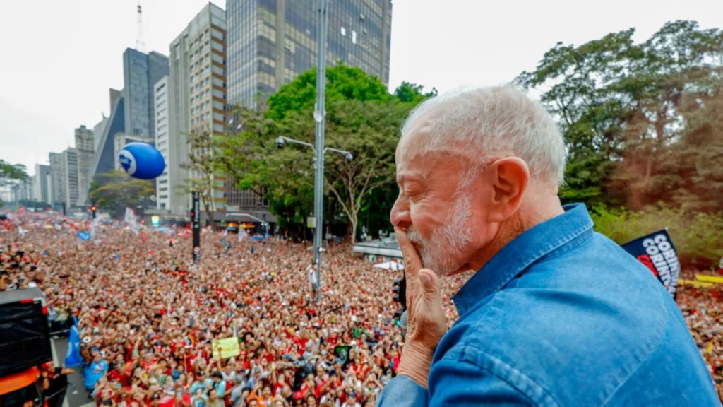 En imágenes: un millón de brasileños llenó la Avenida Paulista por Lula y la democracia 10 lula pueblo 11 oct26 5 x lula ok