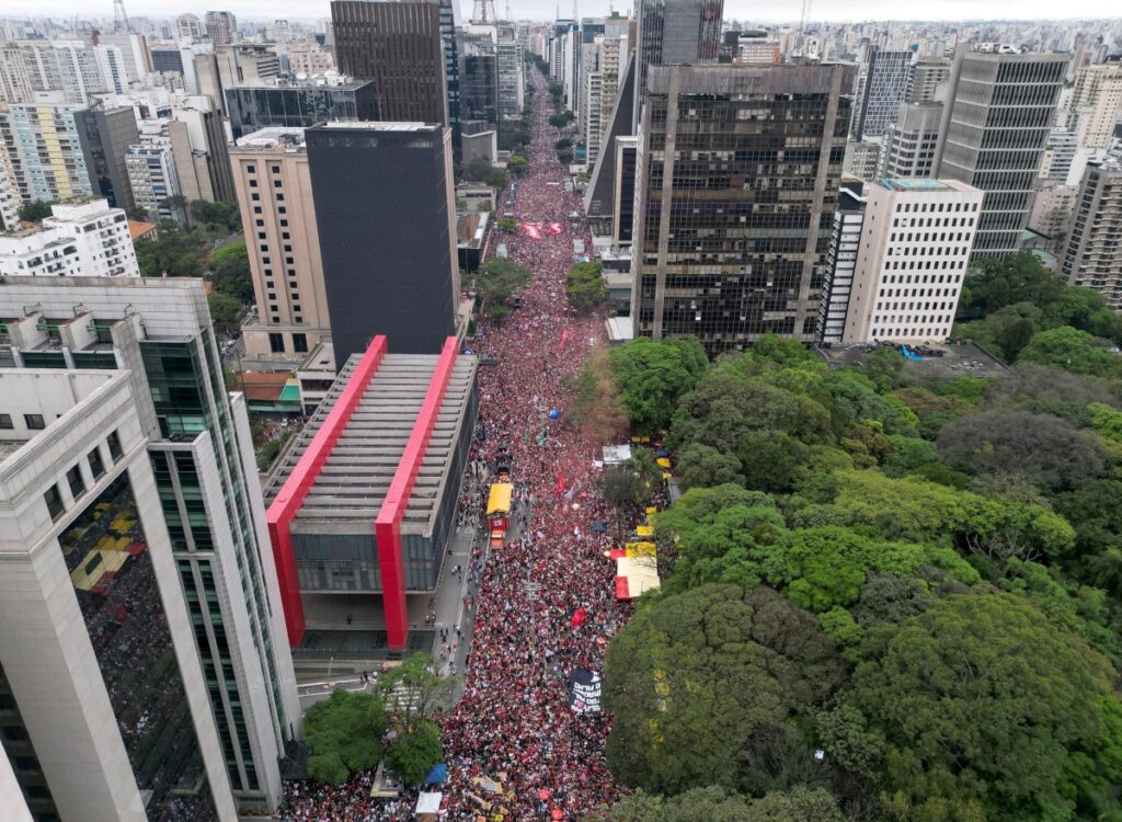 En imágenes: un millón de brasileños llenó la Avenida Paulista por Lula y la democracia 3 lula pueblo paiulista 10oct26 ok