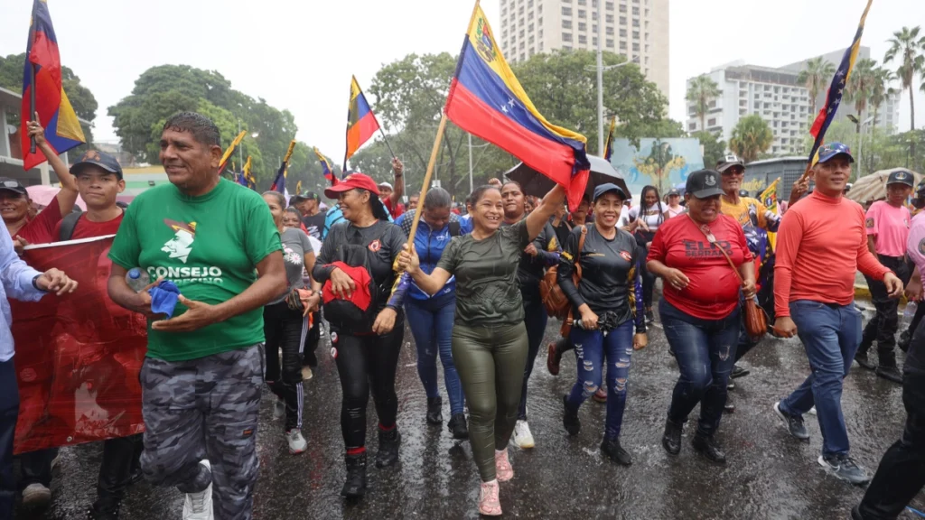En imágenes: venezolanos conmemoran victoria de 2012 y ratifican legado de Chávez 3 marcha chavez caracas 7oct2026 11 efe