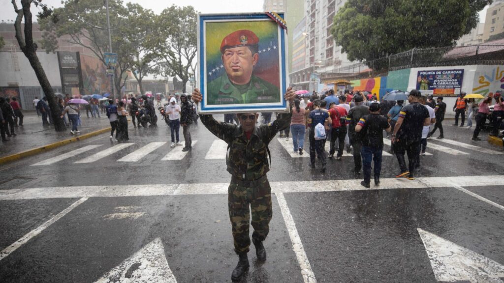 En imágenes: venezolanos conmemoran victoria de 2012 y ratifican legado de Chávez 9 marcha chavez caracas 7oct2026 14 efe