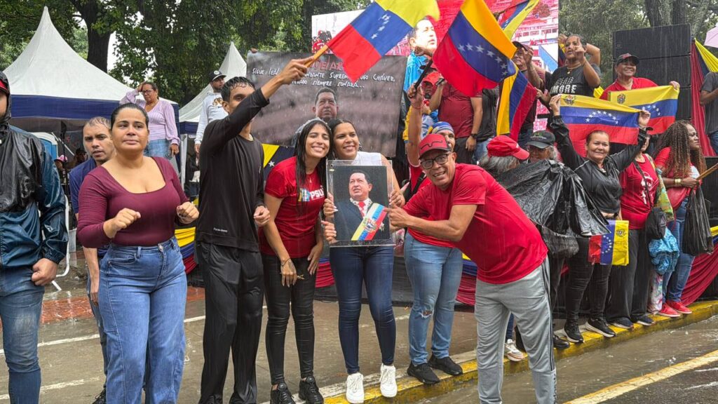 En imágenes: venezolanos conmemoran victoria de 2012 y ratifican legado de Chávez 4 marcha chavez caracas 7oct26 6