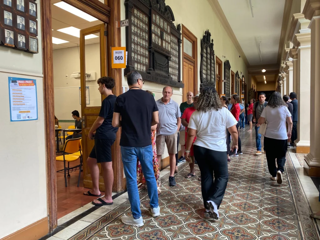 En imágenes: jornada electoral en Brasil transcurre con normalidad y gran afluencia 5 photo 2026 10 04 08 00 27