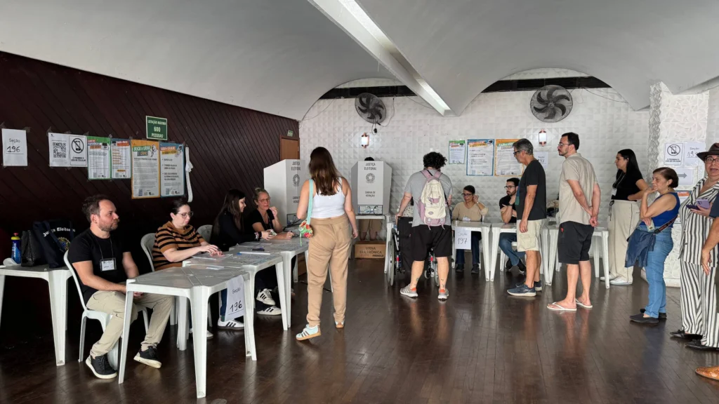 En imágenes: jornada electoral en Brasil transcurre con normalidad y gran afluencia 2 photo 2026 10 04 09 10 56