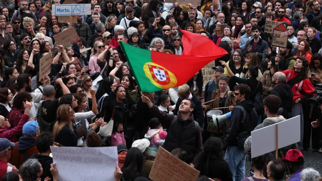 Protestas en Francia, España, Italia y Portugal: del costo de la vida y vivienda a educación y gasto militar 7 portugal protesta 24oct26