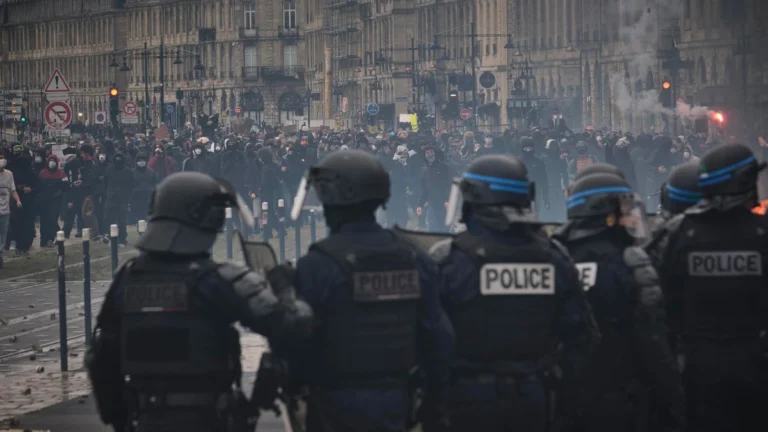 protesta francia policia 24oct26