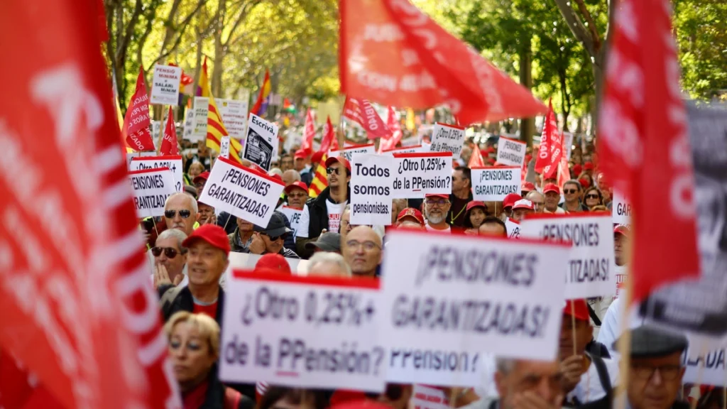 Protestas en Francia, España, Italia y Portugal: del costo de la vida y vivienda a educación y gasto militar 8 protesta pensiones madrid 24oct26