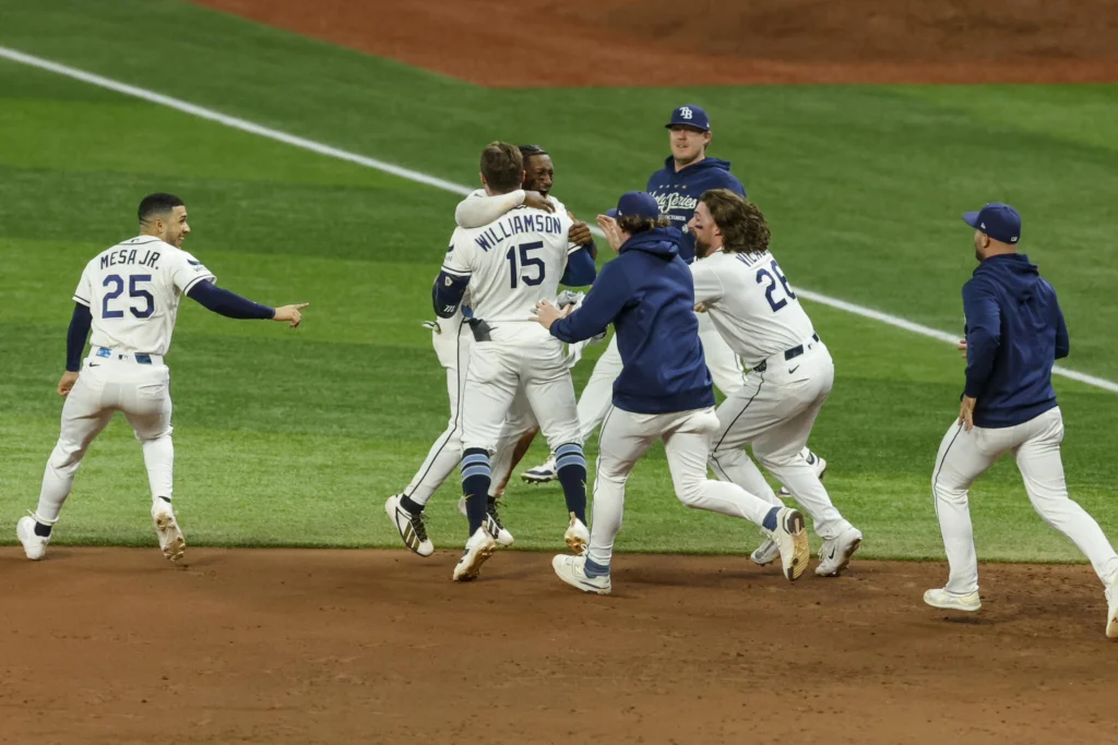 Tampa Bay Rays no se rinde y sigue con vida en la Serie Mundial 3 rays gana 01