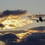 se estrella un avion militar de nigeria con 32 personas a bordo en el sur del pais