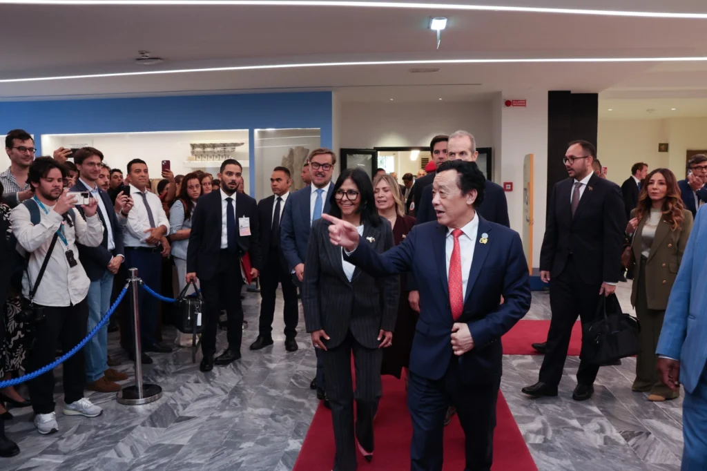 En imágenes: llegada y recibimiento de la Presidenta (E) Delcy Rodríguez a la sede de la FAO en Roma 5 whatsapp image 2026 10 12 at 9 09 40 am 1