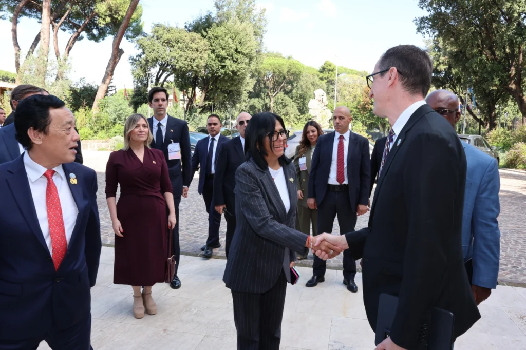 En imágenes: llegada y recibimiento de la Presidenta (E) Delcy Rodríguez a la sede de la FAO en Roma 3 whatsapp image 2026 10 12 at 9 09 40 am 2