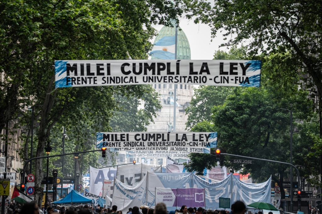 Represión en Argentina: infiltrados, hidrantes y gases contra la quinta Marcha Universitaria 3 whatsapp image 2026 10 15 at 9 36 17 pm 2