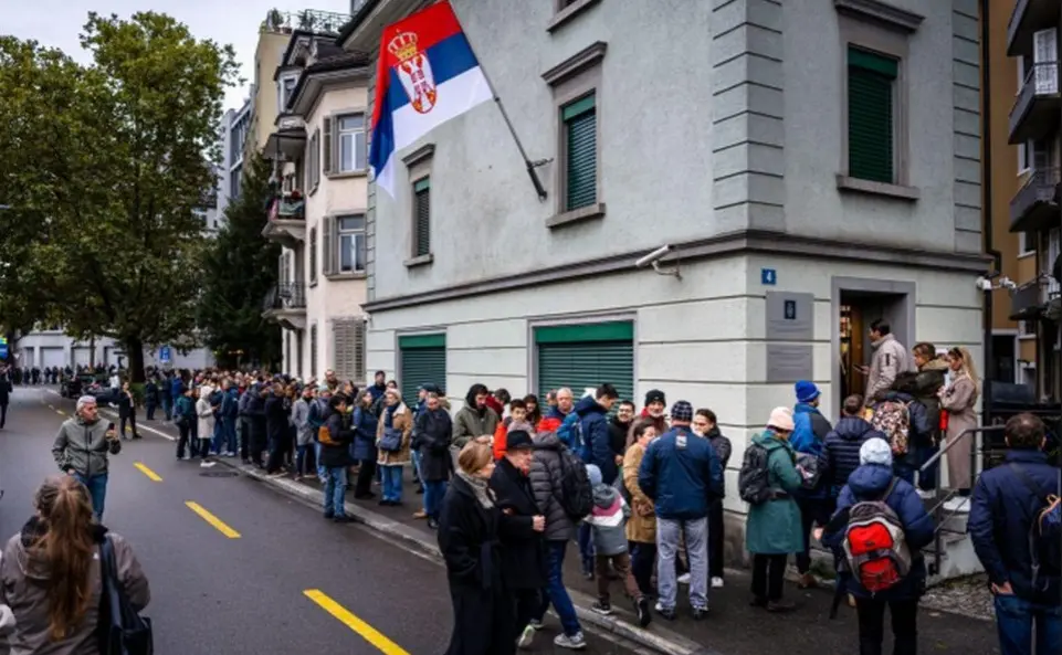 Serbia vota con alta participación en elecciones parlamentarias anticipadas
